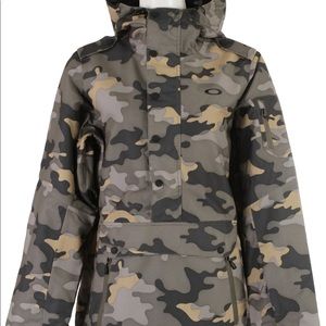 Women’s used Oakley Alfa Pullover snowboard jacket